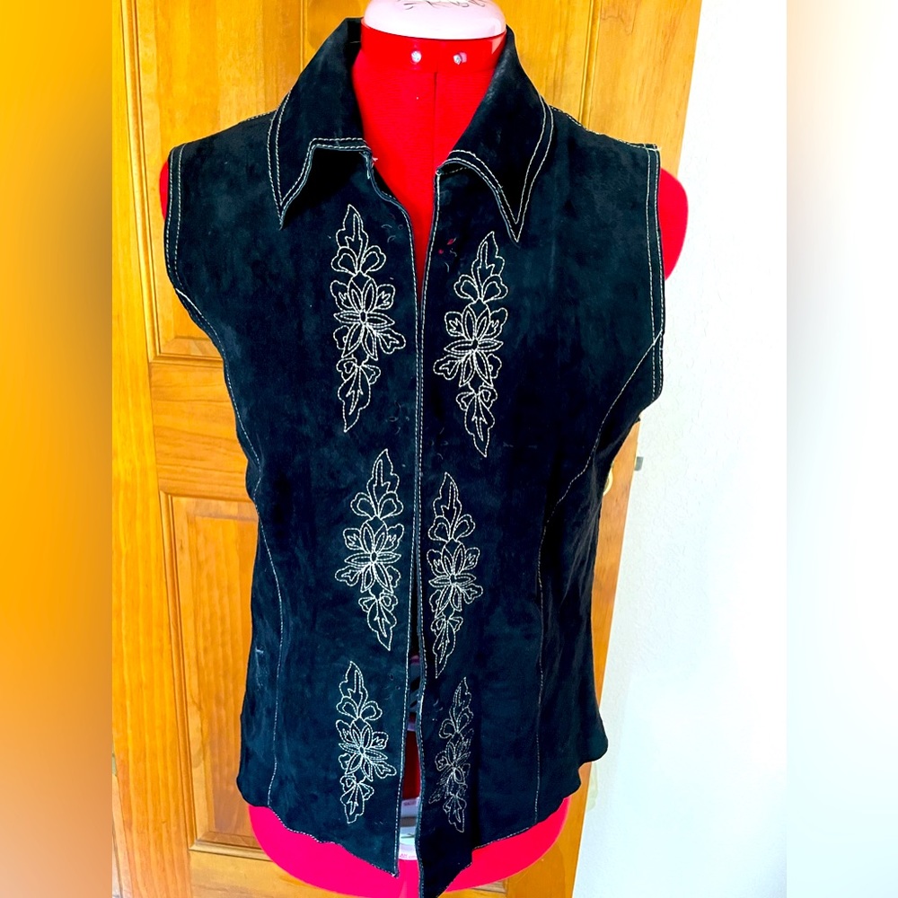 Western leather vest embroidered size med
